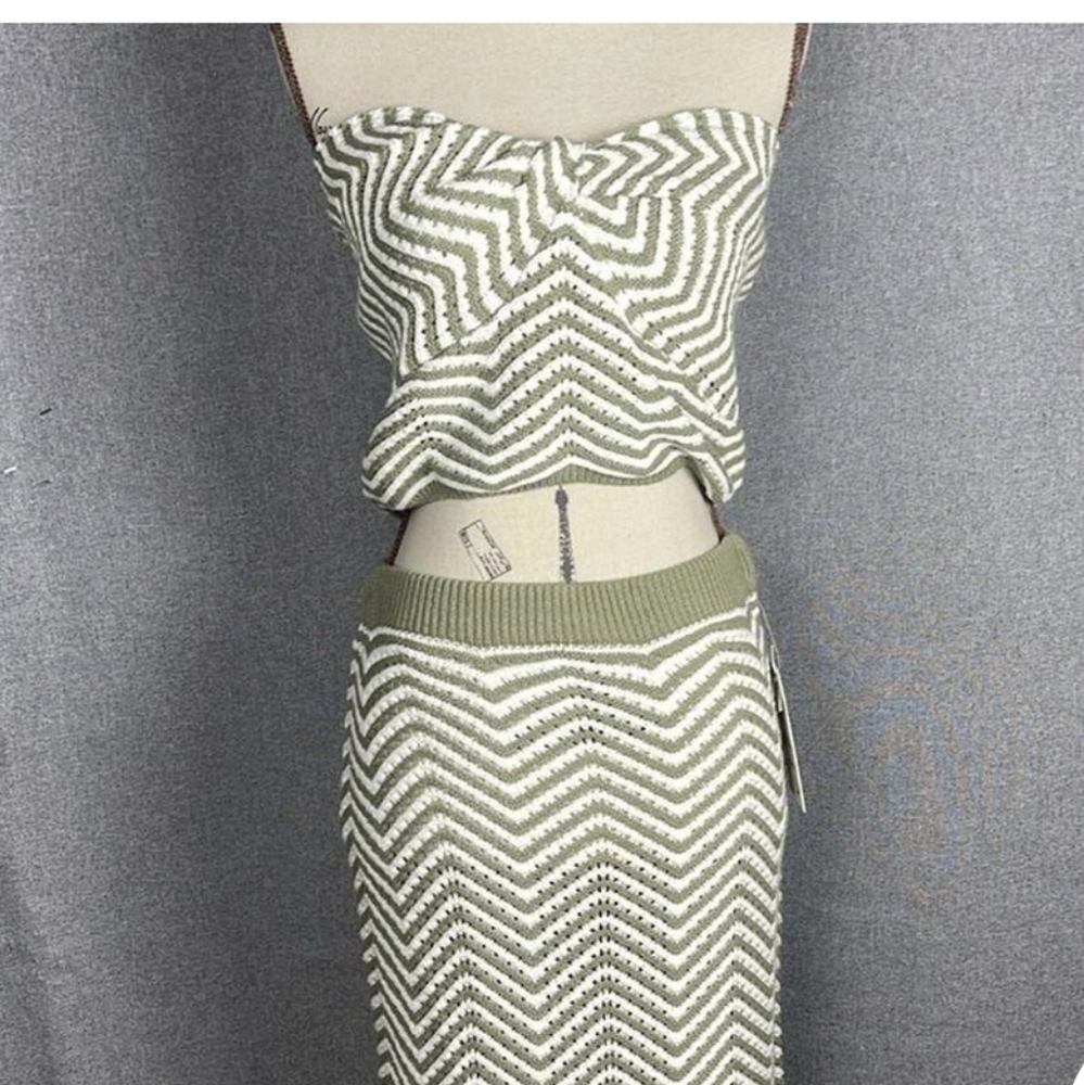 Willow & Wind Woman's Green/Ivory Crochet Long Skirt & Crop Top Set, size M